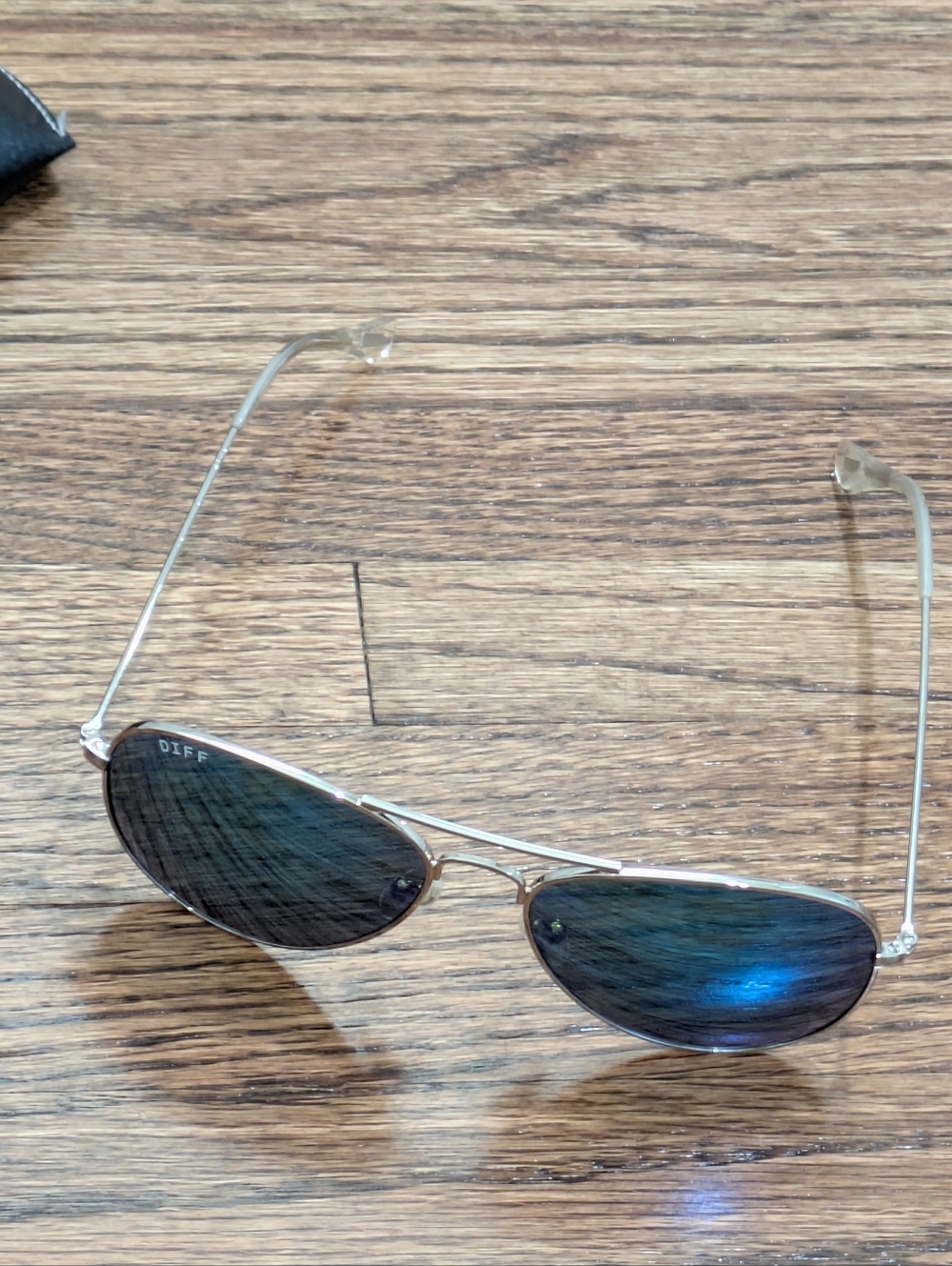 New! DIFF Cruz Gold + Blue Mirror Aviator Sunglasses - Picture 3 of 8